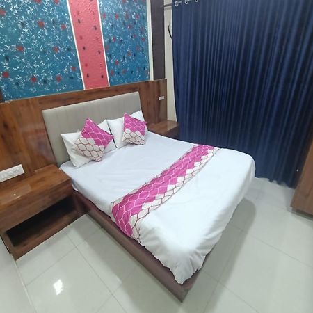 Hotel Om Sai Navi Mumbai Eksteriør bilde