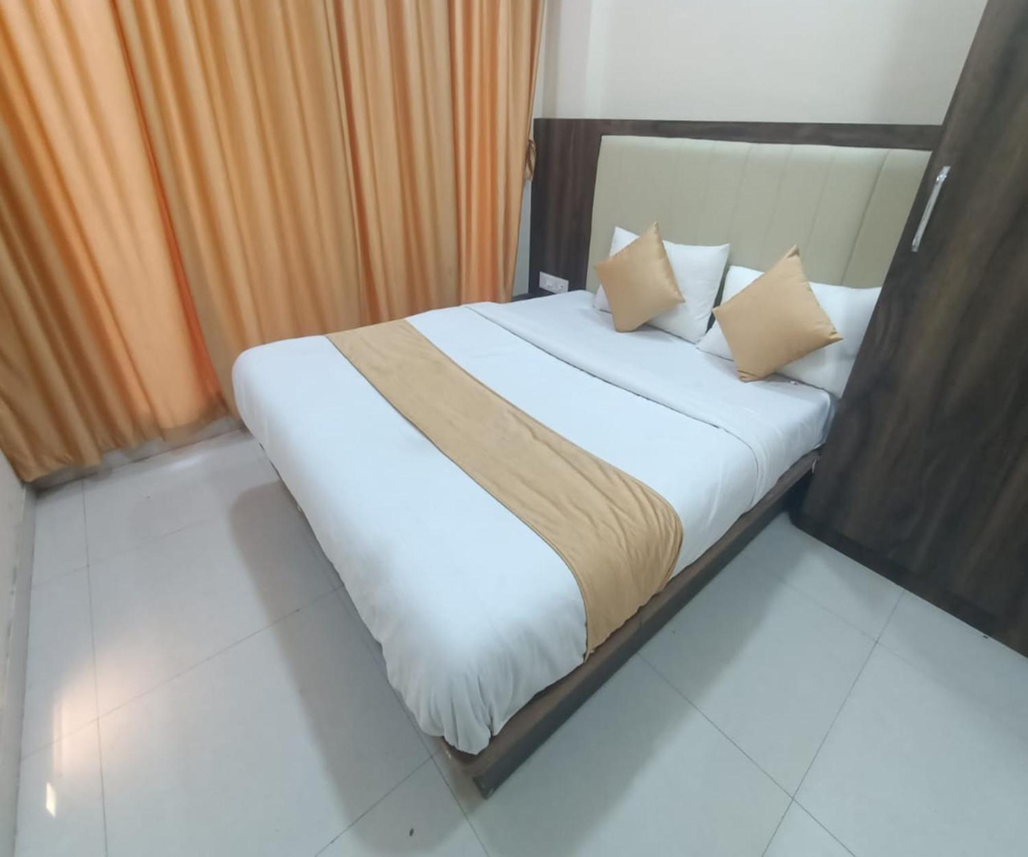 Hotel Om Sai Navi Mumbai Eksteriør bilde