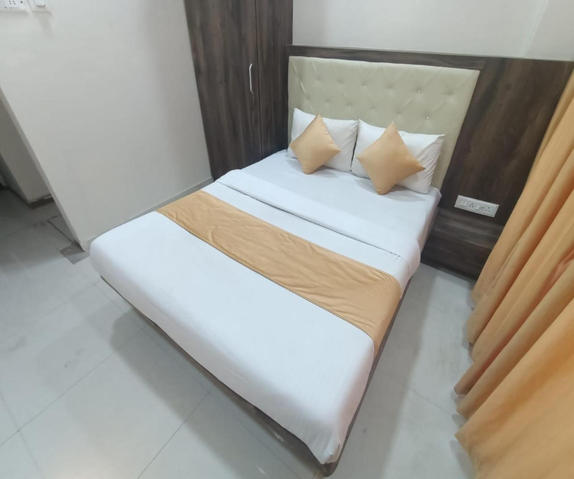 Hotel Om Sai Navi Mumbai Eksteriør bilde