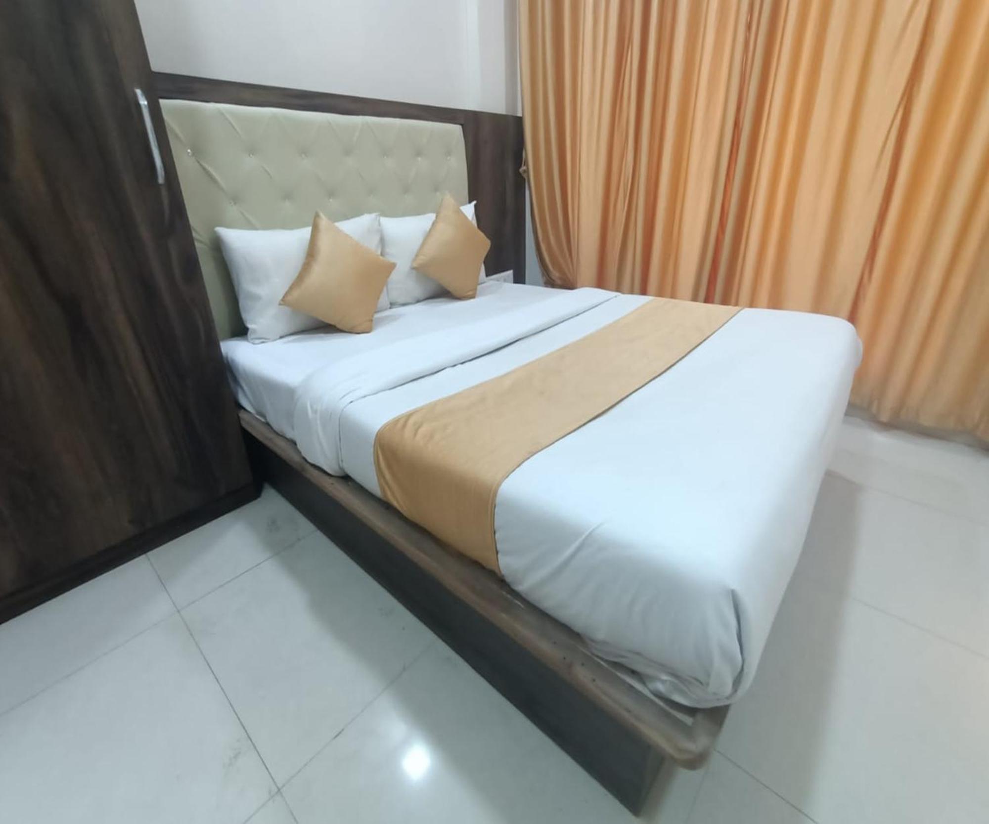 Hotel Om Sai Navi Mumbai Eksteriør bilde