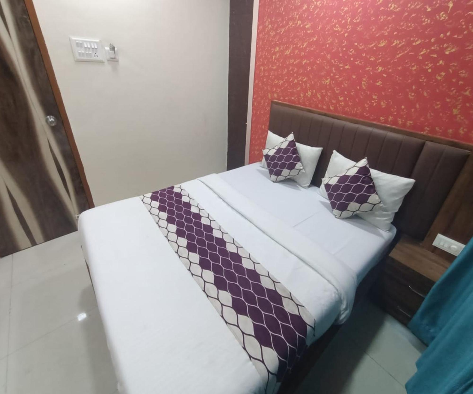 Hotel Om Sai Navi Mumbai Eksteriør bilde