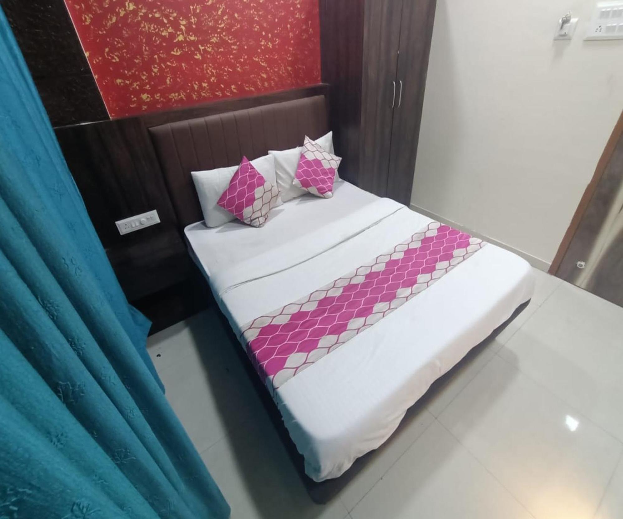 Hotel Om Sai Navi Mumbai Eksteriør bilde