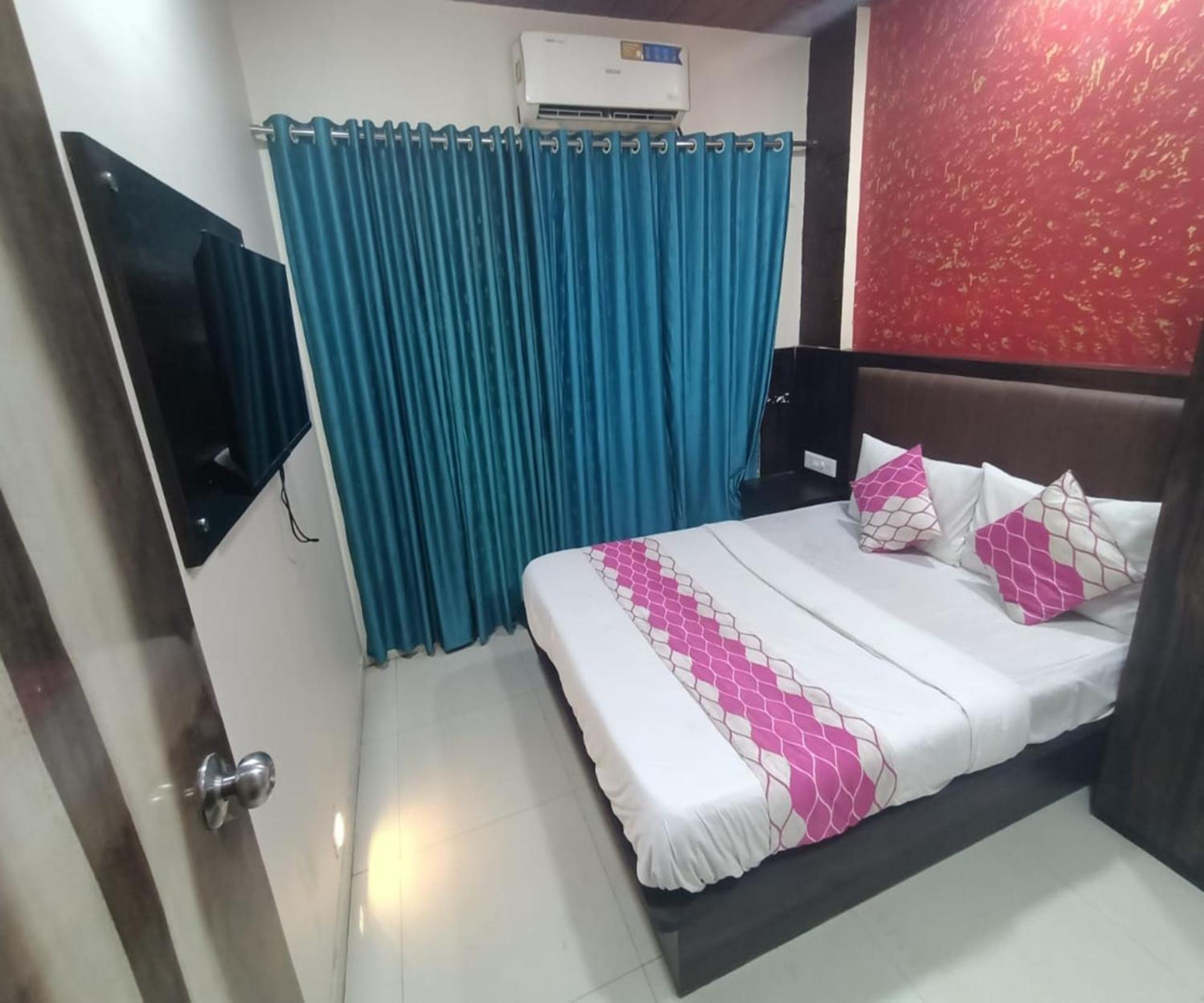 Hotel Om Sai Navi Mumbai Eksteriør bilde