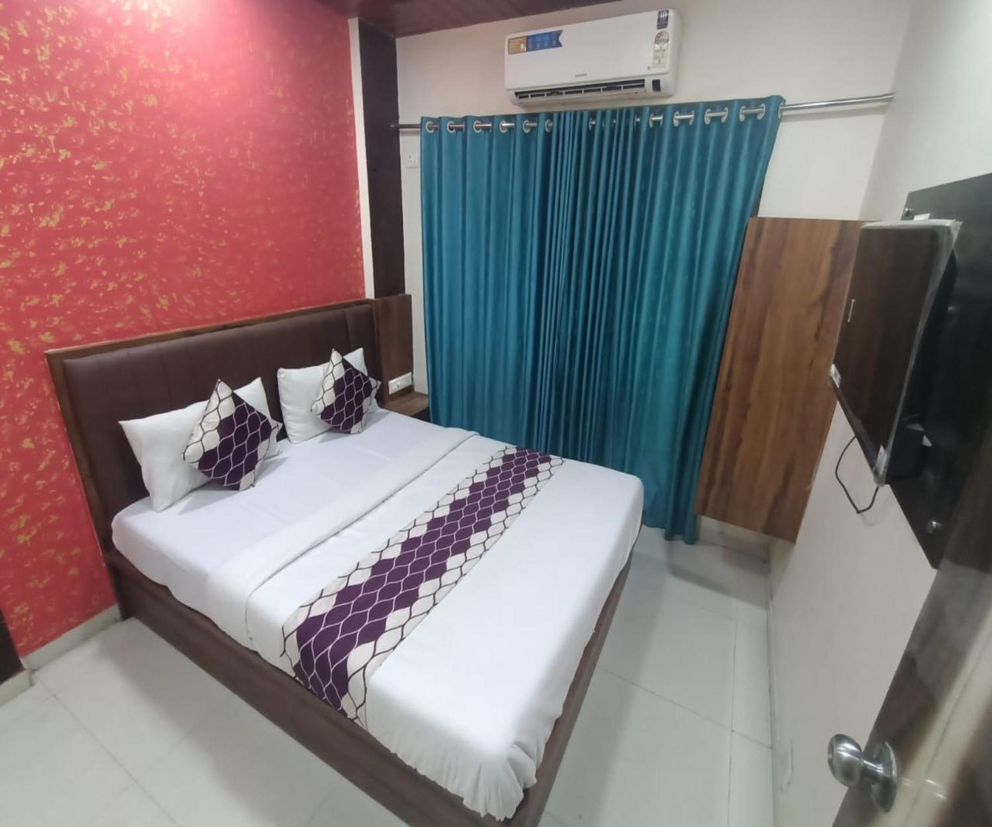 Hotel Om Sai Navi Mumbai Eksteriør bilde